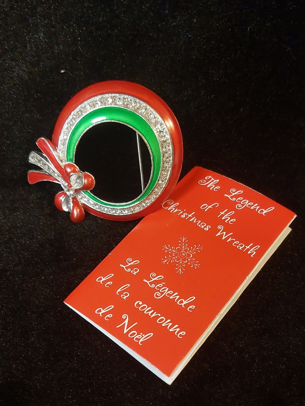 💚3/$25 The Legend of the Christmas Wreath Enamel Pin Brooch Card